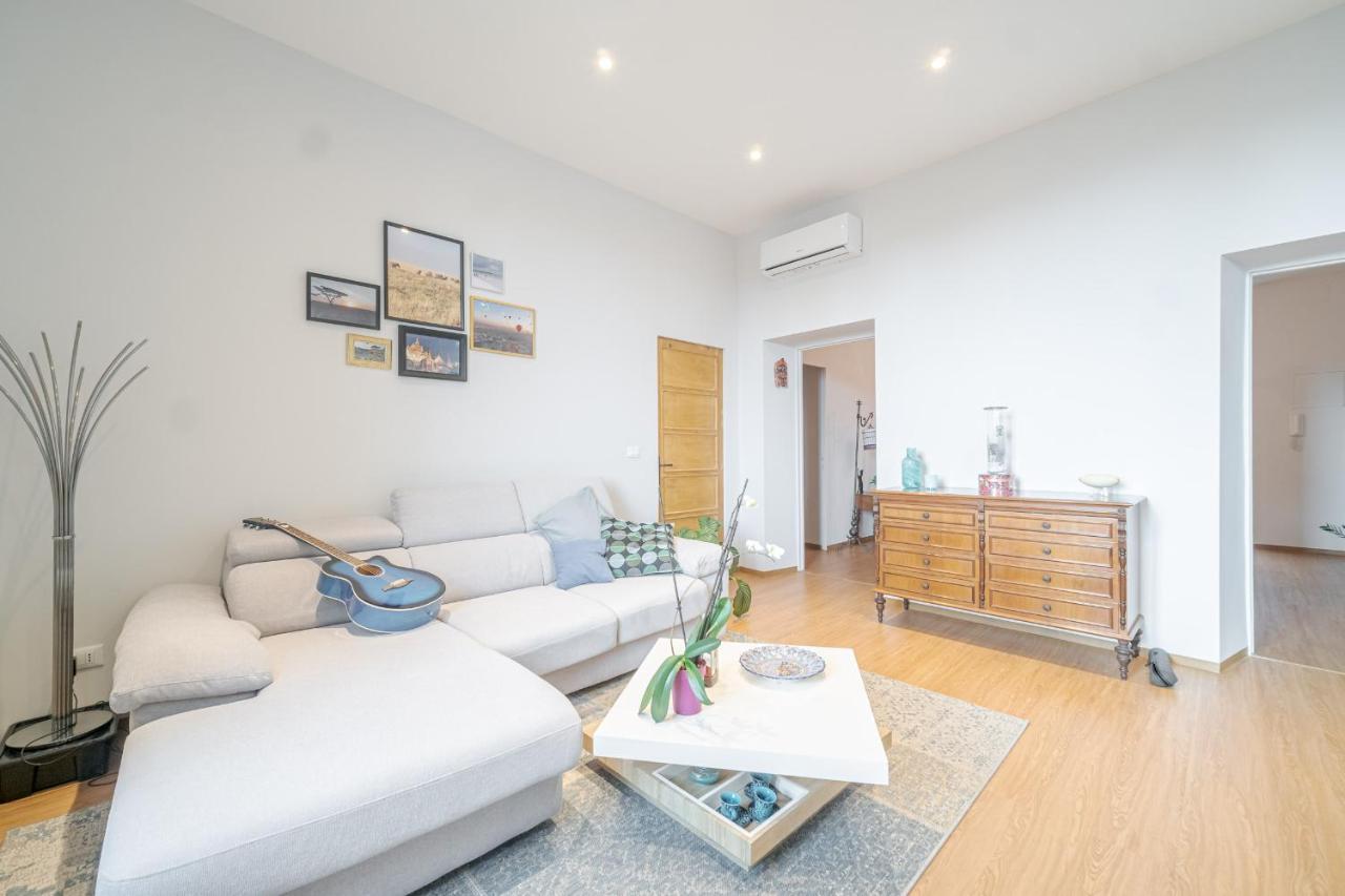 Bright Apartment A Few Steps From Via Garibaldi Genova Exterior foto